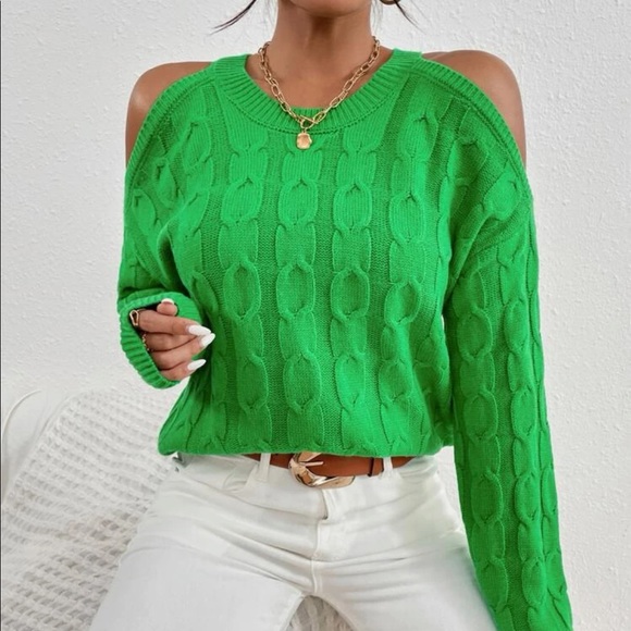 Cold Shoulder Cable Knit Sweater Top - Picture 4 of 4